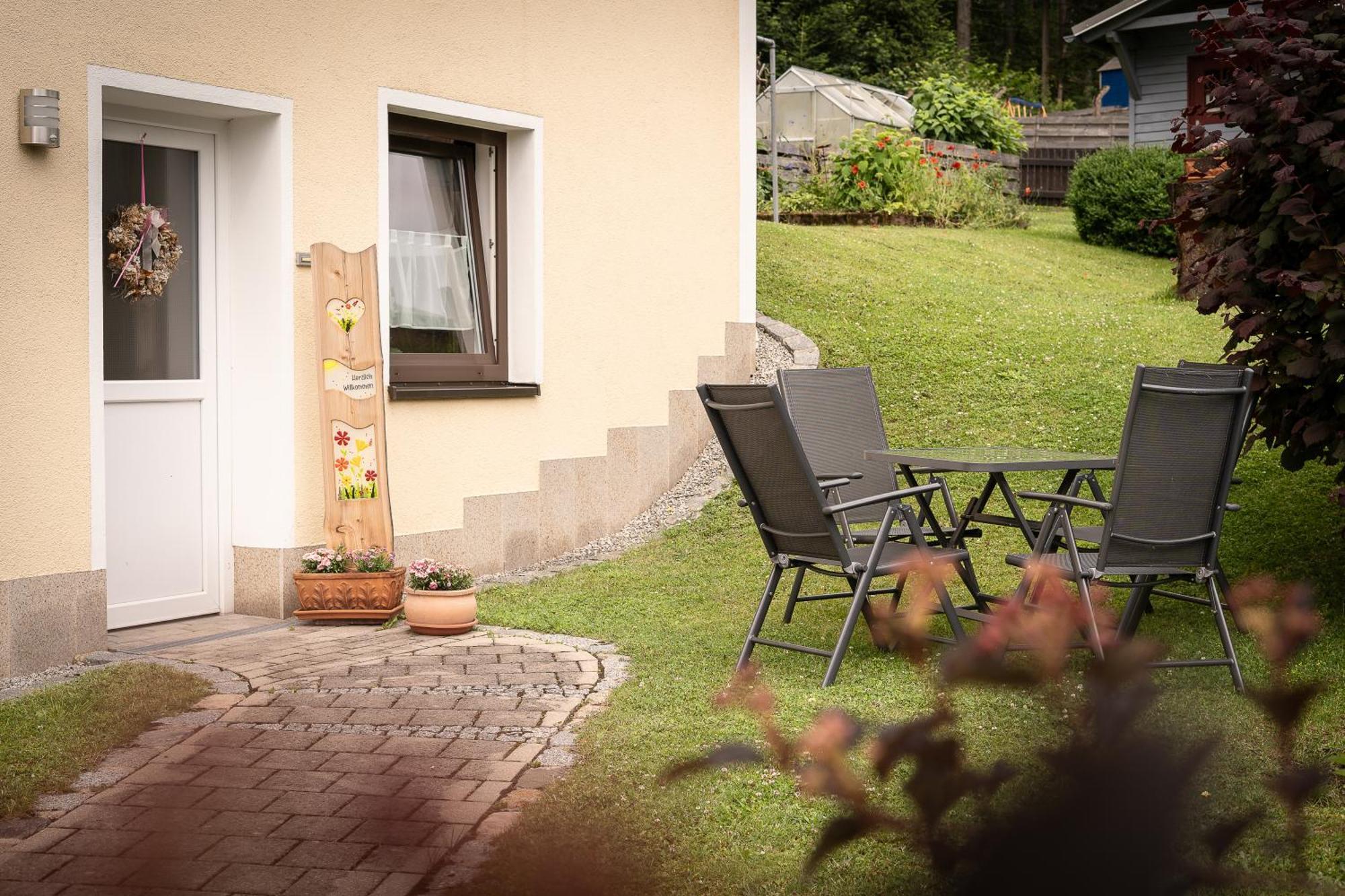 Buchen Blick - Ruhige Moderne Ferienwohnung 82Qm. Fichtelberg Buitenkant foto